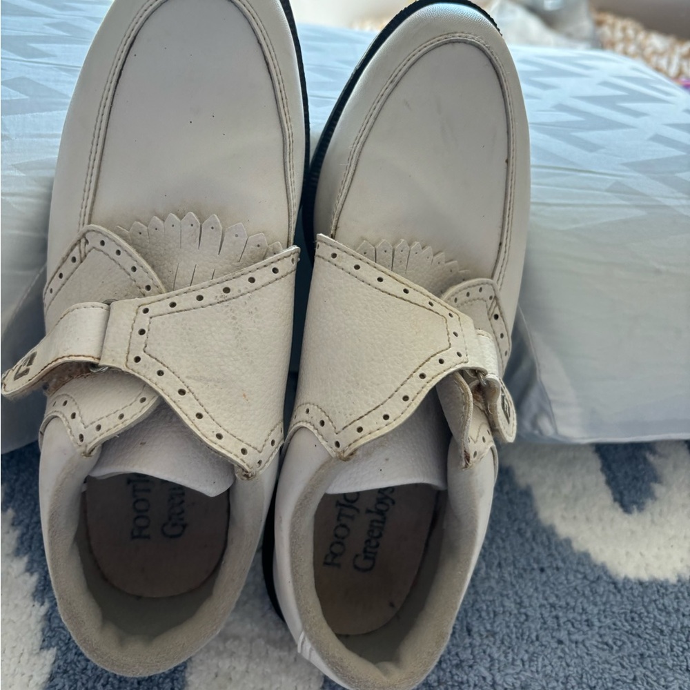 Golf shoes